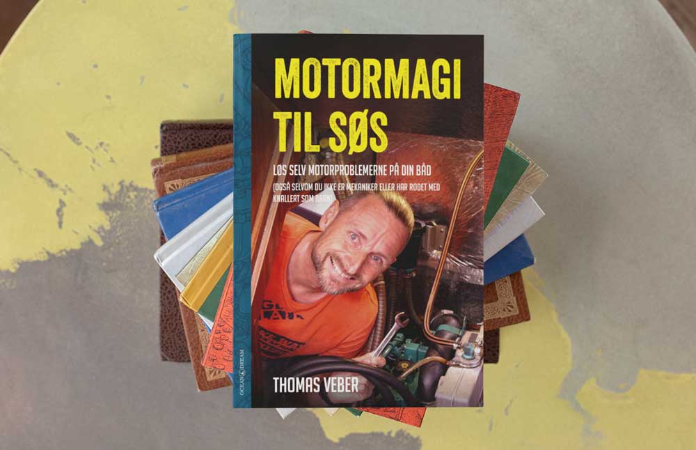 Bogen Motormagi sammen med andre bøger